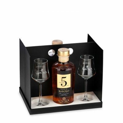 Distilleria Sibona - Confezione Box in Tavola (2 Bt. x50cl) : Grappa NEBBIOLO + Grappa BARBERA con 4 bicchieri Distilleria Sibona - Confezione Box in Tavola (2 Bt. x50cl) : Grappa NEBBIOLO + Grappa BARBERA con 4 bicchieri
